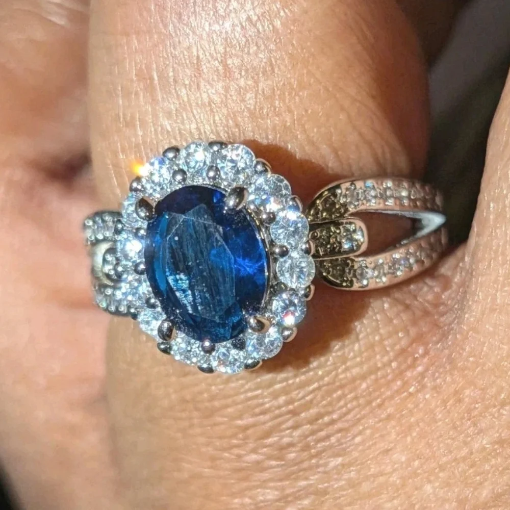 Stunning Ladie's Sapphire Gemstone Zirconia Engagement Ring Sz 7